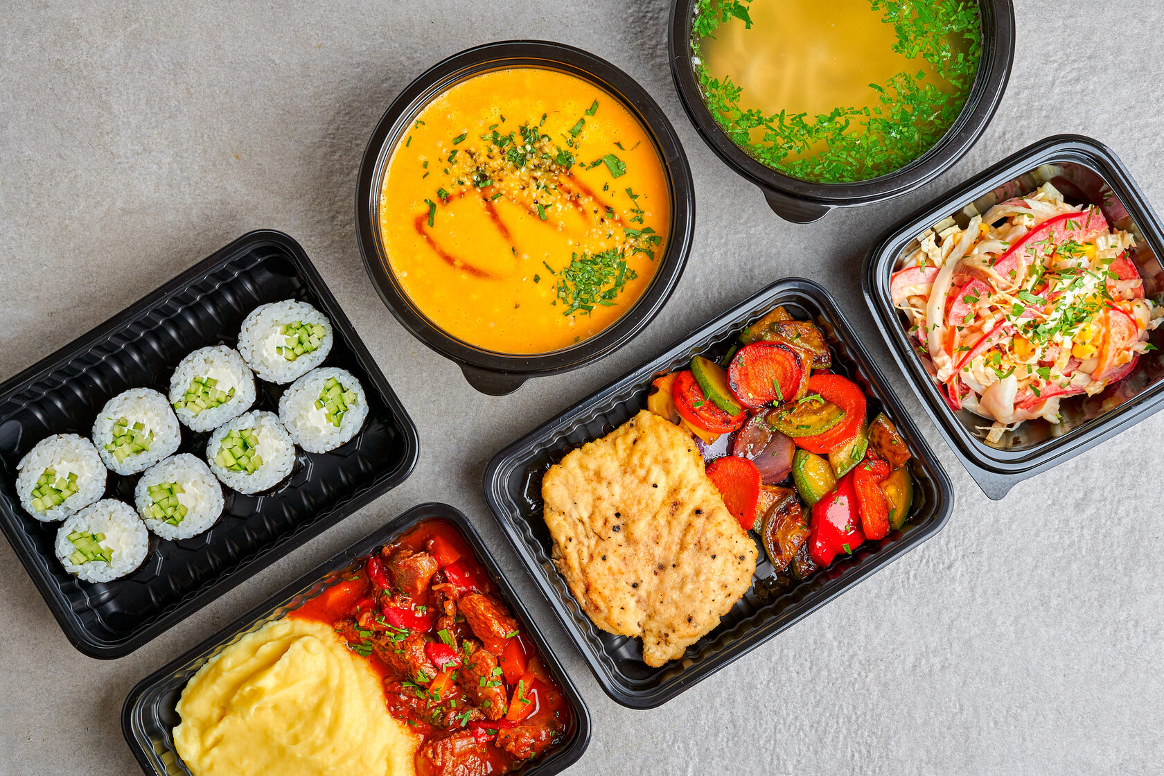 طراحی سینی های مواد غذایی پلاستیکی PET چه تاثیری بر توانایی آنها در حفظ کیفیت و تازگی مواد غذایی دارد؟